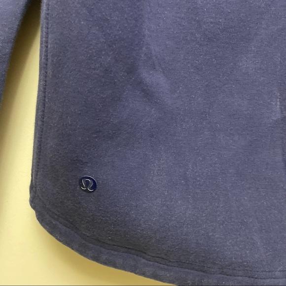 Selling a lululemon zip up sweater in a size 6 in the colour navy blue - Picture 3 of 4